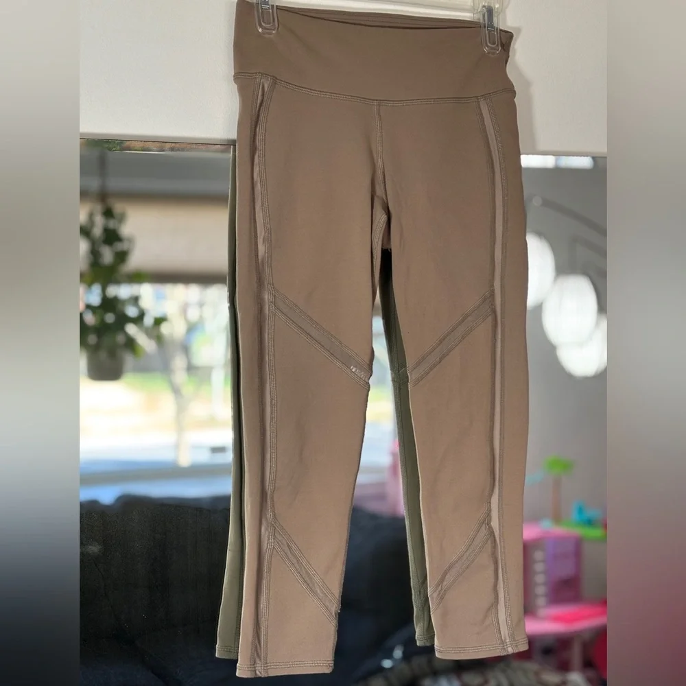 Alo Yoga Women’s Sz XS Continuity Capri Leggings in Gravel Mesh Cutout Workout